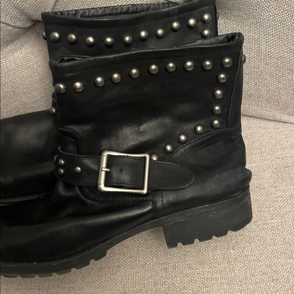 Kelsie Dagger Max Black Leather Studded Buckle Accent Moto Ankle Boot size 10 - Picture 4 of 5